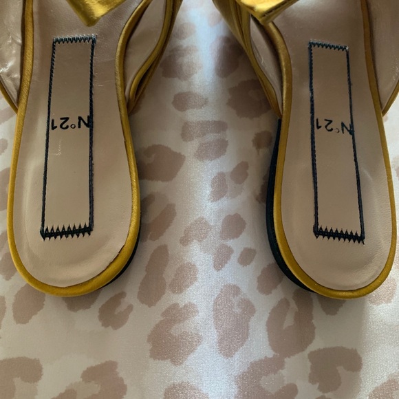 No. 21 satin structural flats - Picture 4 of 10